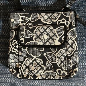NWOT Relic Crossbody Bag Purse Black & White  Floral Leaves Boho Summer